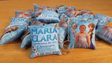 Chaveiro mini almofadas, chaveiros para lembrancinhas de aniversrios, eventos pode ser personalizado com tema, foto e logotipo